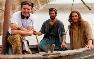 Mark Burnett (left) on set with Peter (Darwin Shaw) and Jesus (Diogo Morgado) (Joe Alblas / © 2013 LightWorkers Media & Hearst Productions)